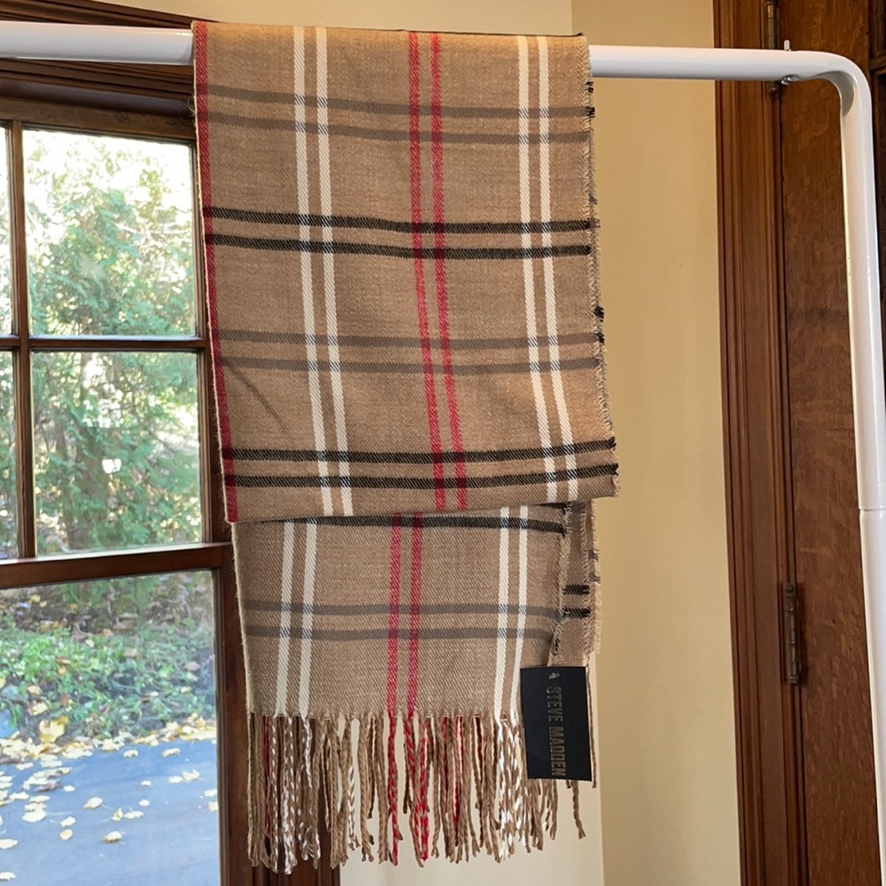 Steve Madden scarf
